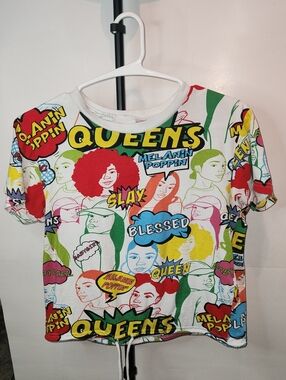 Girls Junior On Fire Multicolor 'Queens' Graphic Tee - White.  0028